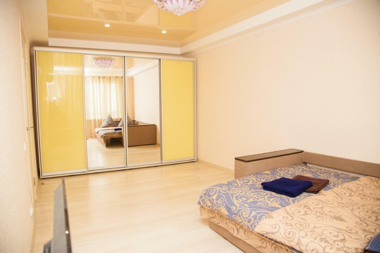 Semi-luxury Apartment on Zaporozhskaya 9 Zaporizhia Kültér fotó